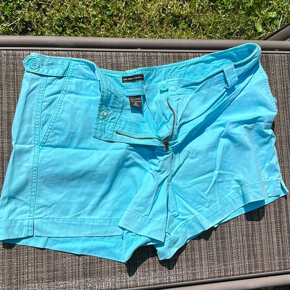 New York & Company women’s turquoise shorts, worn few times, great shape